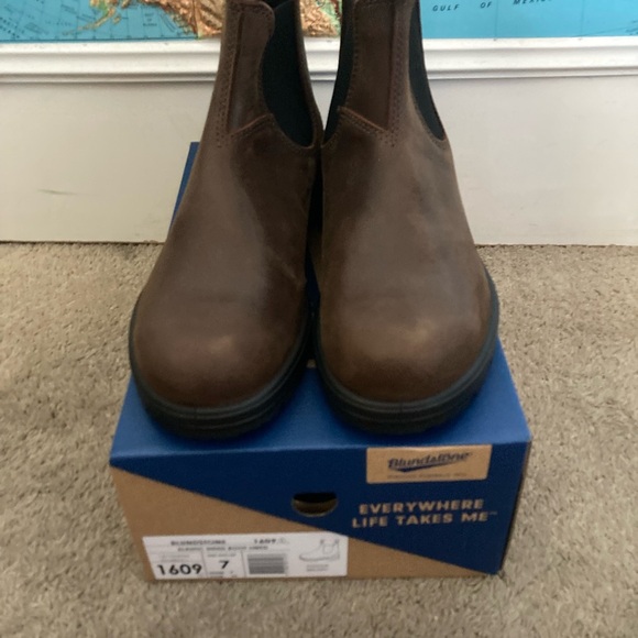 Blundstone Brown Ankle Boots - Picture 4 of 10